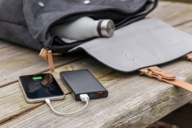 Logotrade Geschäftsgeschenke das Foto: 18W PD Powerbank mit 10.000 mAh aus Aluminium