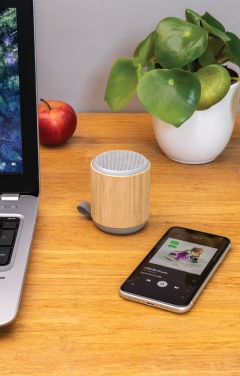 Logotrade Firmengeschenke das Foto: Bambus und Stoff 3W Wireless Speaker