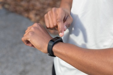 Logotrade Werbeartikel das Foto: Sense Fit Tracker aus RCS recyceltem TPU mit Pulsmesser