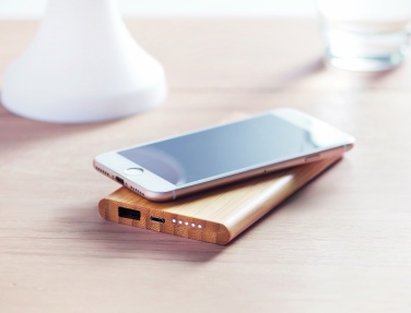 Logotrade werbemittel das Foto: Induktive Powerbank Bambus 6000mAh ARENA