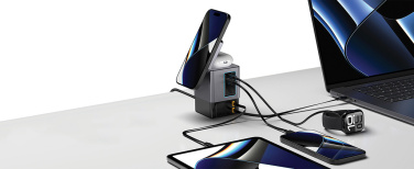 Logotrade Firmengeschenke das Foto: Urban Vitamin Sacramento 105W GaN Charger mit einz. Kabeln