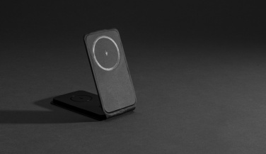 Logo trade corporate gifts picture of: Swiss Peak RCS rPU 15W  3-in-1 magnetic wireless charger