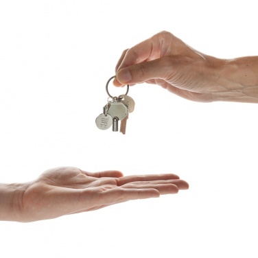 Logotrade firmakingituse foto: RCS taaskasutatud tsingisulamist radiaatori võtmehoidja mündiga