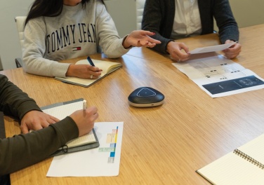 Logotrade ärikingituse foto: Konverentskõne kõlar