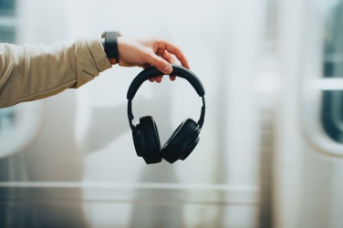 Logotrade ärikingituse foto: Irvine RCS taaskasutatud ja parandatavad ANC juhtmevabad kõrvaklapid