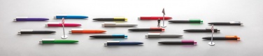 Logotrade meened pilt: X3 must sile puutepliiats