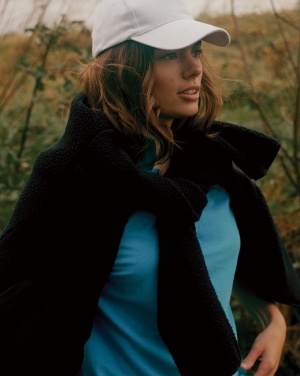 Logo trade firmakingituse pilt: Iqoniq Diran taaskasutatud polüestrist fliisjope