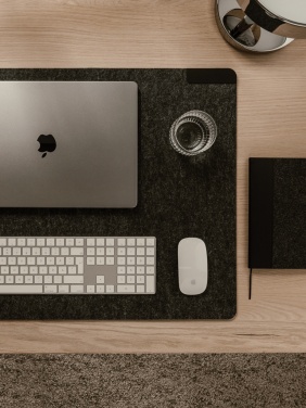 Logotrade meene foto: VINGA Albon GRS taaskasutatud vildist lauaalus