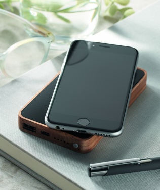 Logotrade firmakingituse foto: Juhtmeta 4000 mAh akupank