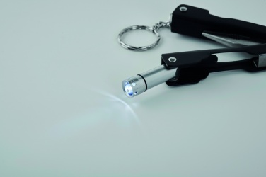 Logo trade meened foto: Kokkupandav multitööriist noaga