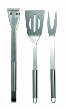 Logo trade meene pilt: 3 grillitööriista kotis