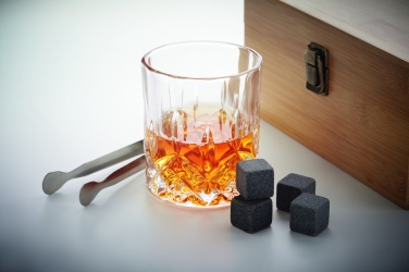 Logotrade firmakingituse foto: Viskiklaaside komplekt puidust karbis