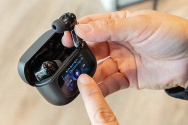 Logotrade firmakingitused pilt: Airtune puutetundliku ekraaniga ANC kõrvaklapid