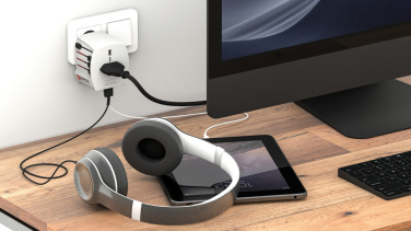Logotrade firmakingi foto: SKROSS World Travel Adapter MUV 2-pooluseline USB A ja C-ga