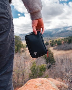 Logotrade mainoslahja ja liikelahja kuva: Ensiapusetti RCS nubuck PU-materiaalista