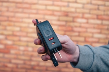 Logotrade liikelahja mainoslahja kuva: Urban Vitamin Saratoga 5-in-1 universaali laturi