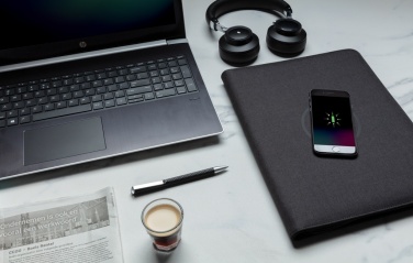 Logotrade dāvanas foto: Air 5W bezvadu uzlādes portfelis A4 ar 5000 mAh jaudas banku