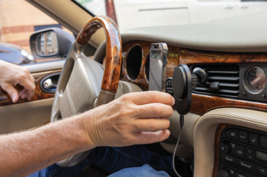 Logotrade korporatīvās dāvanas foto: PowerCruze RCS plastmasas 15W magnētiskais automašīnas turētājs ar uzlādi