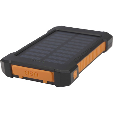 Logotrade korporatīvās dāvanas foto: Altair 5000 mAh 10 W pārstrādātas plastmasas izturīga saules enerģijas pārnēsājamā baterija ar iebūvētu lukturīti