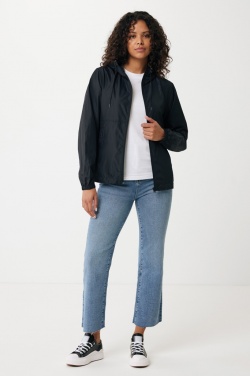 Логотрейд pекламные cувениры картинка: Легкая куртка Iqoniq Logan из переработанного полиэстера