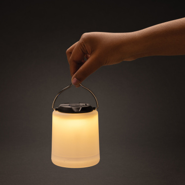 Лого трейд pекламные cувениры фото: Переносная настольная лампа Limio RCS из переработанного пластика с возможностью подзарядки