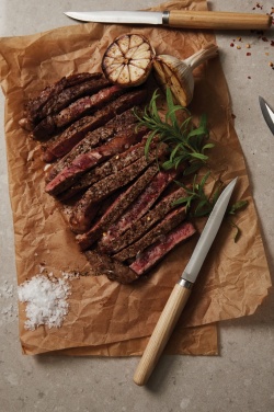 Logotrade reklamprodukter bild: VINGA Retro köttknivar