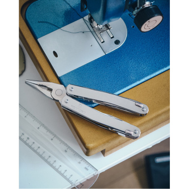 Logotrade profilprodukter bild: SwissTool Spirit X - 25 verktyg Victorinox